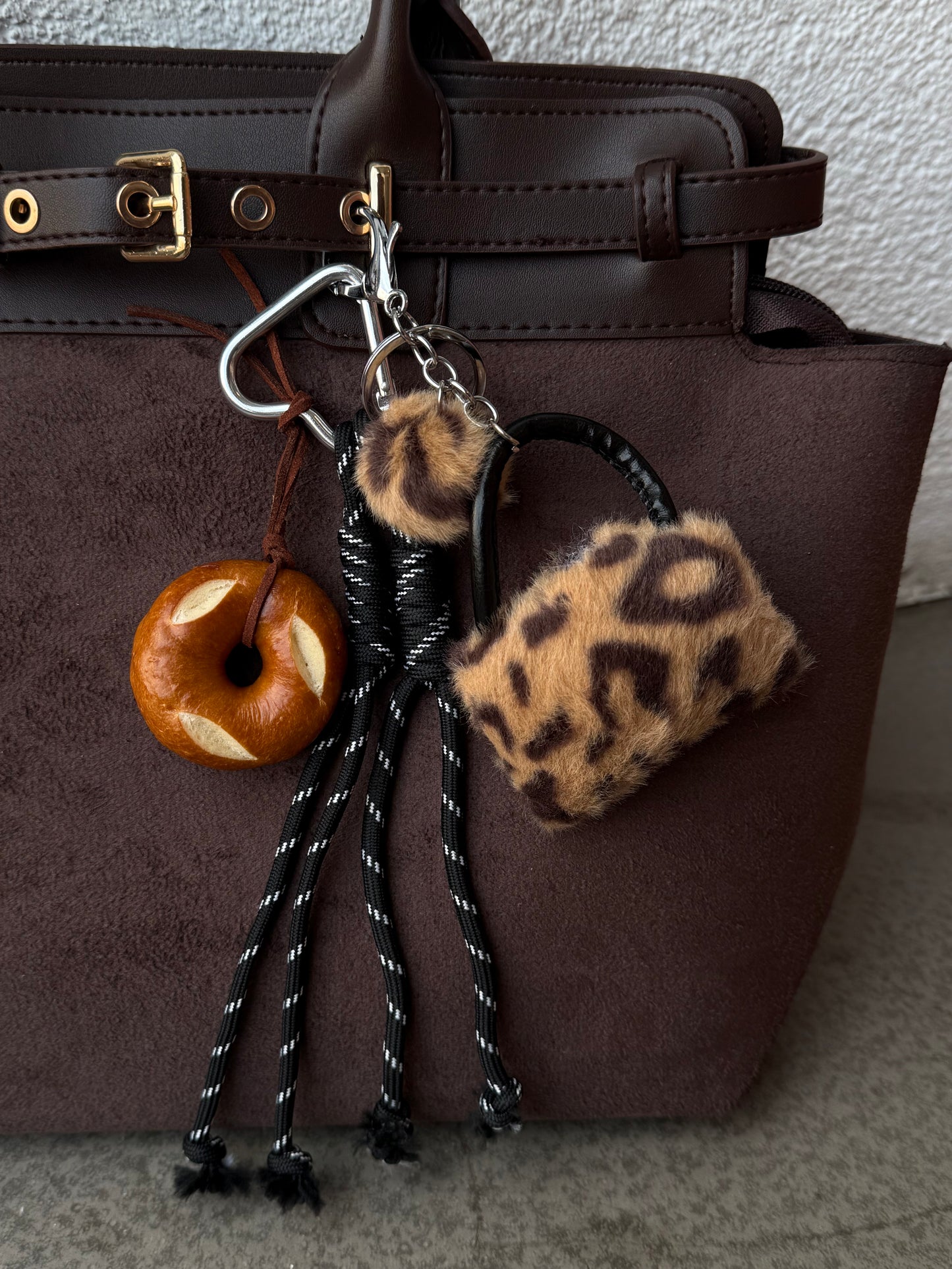 Leopar Desenli Mini Peluş Çantalı Ekmek Dilimli Karabinalı Çanta Charmı Anahtarlık