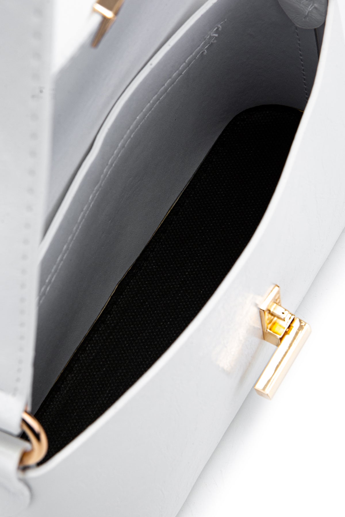 Kapaklı Baget Lara Kadın Kol Çanta Beyaz