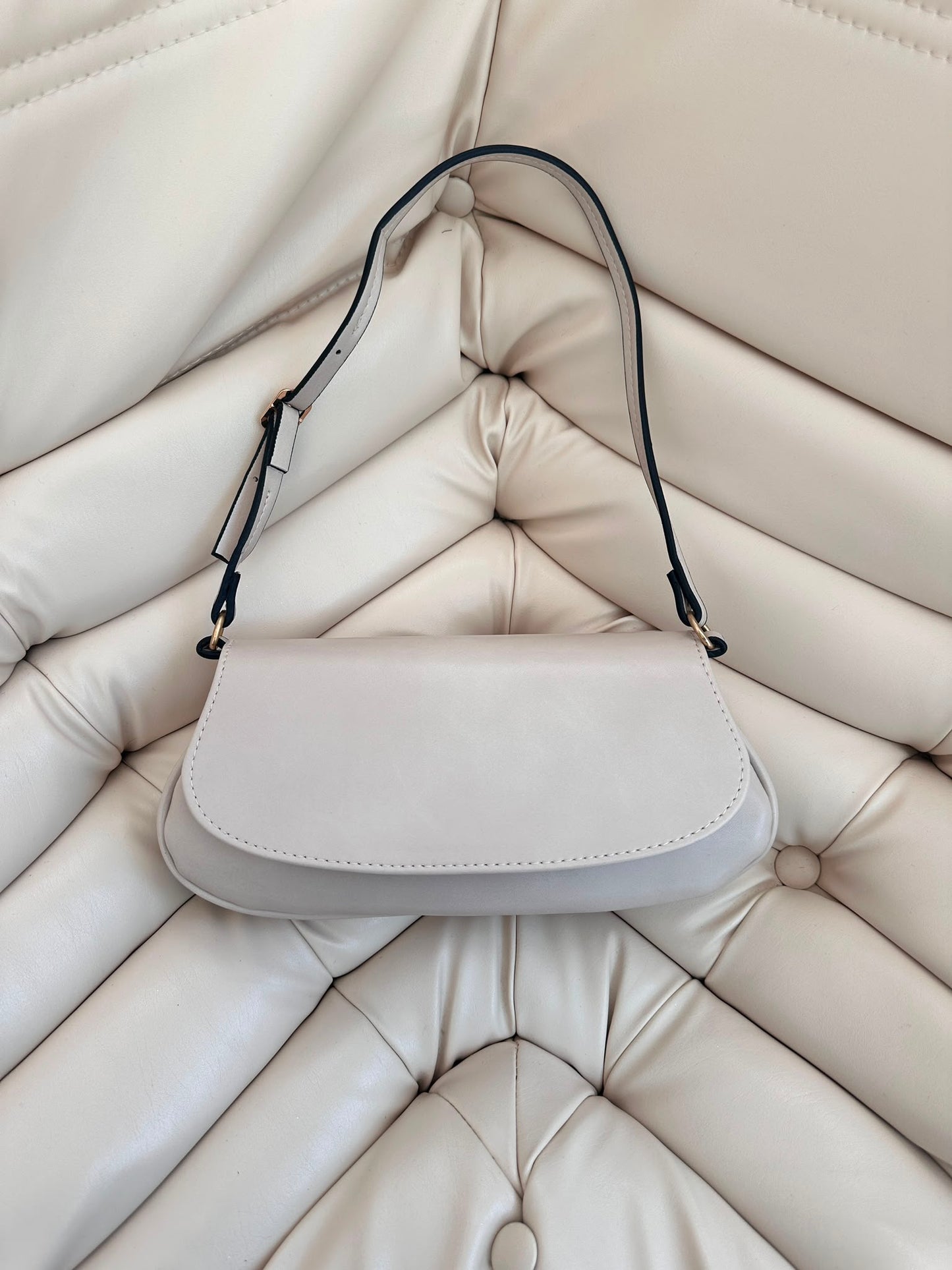 Kapak Detaylı Mini Baget Kadın Kol Çanta Betty Krem