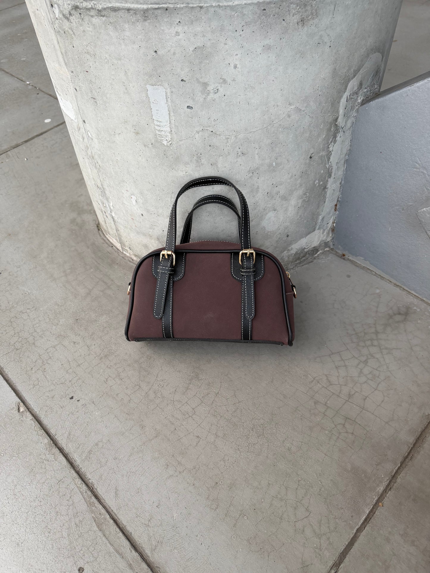 Süet Deri Kombinasyonlu Çift Kemer Detaylı Garne Kadın Çapraz Çanta Kahverengi