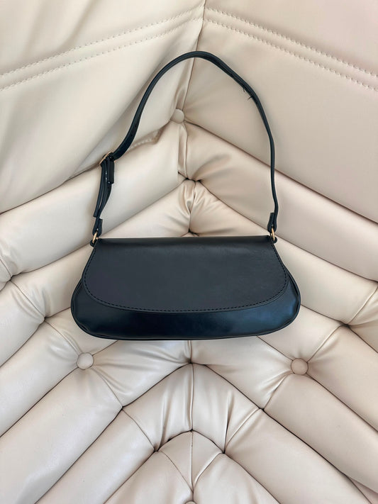 Kapak Detaylı Mini Baget Kadın Kol Çanta Betty Mat Siyah