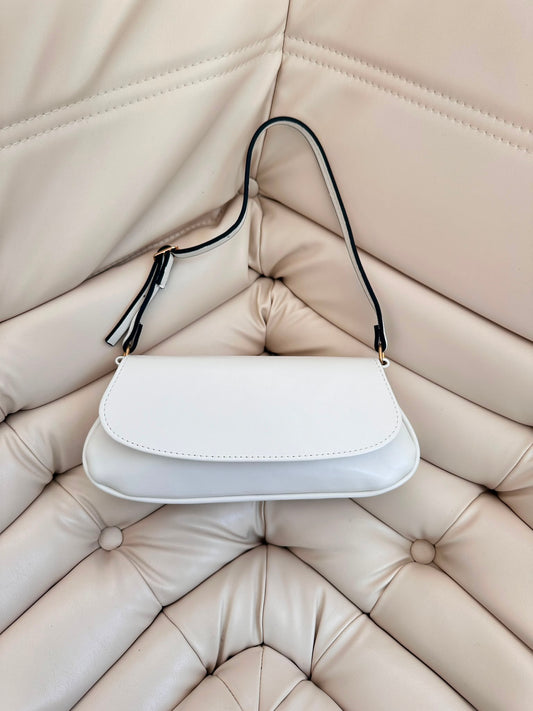 Kapak Detaylı Mini Baget Kadın Kol Çanta Betty Beyaz