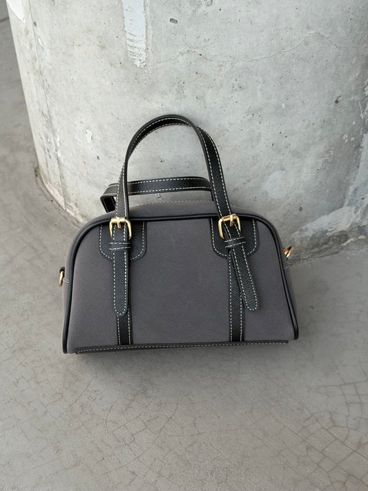 Süet Deri Kombinasyonlu Çift Kemer Detaylı Garne Kadın Çapraz Çanta Gri