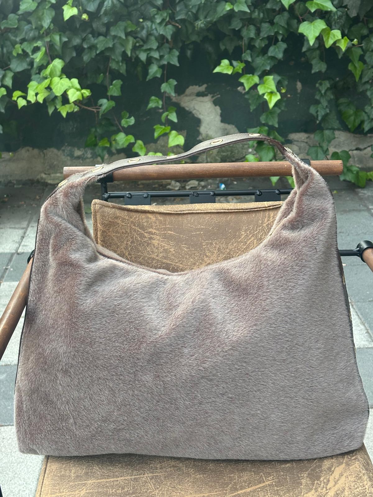 Peluş Dokulu Deri Detaylı Viona Kol Çanta Vizon