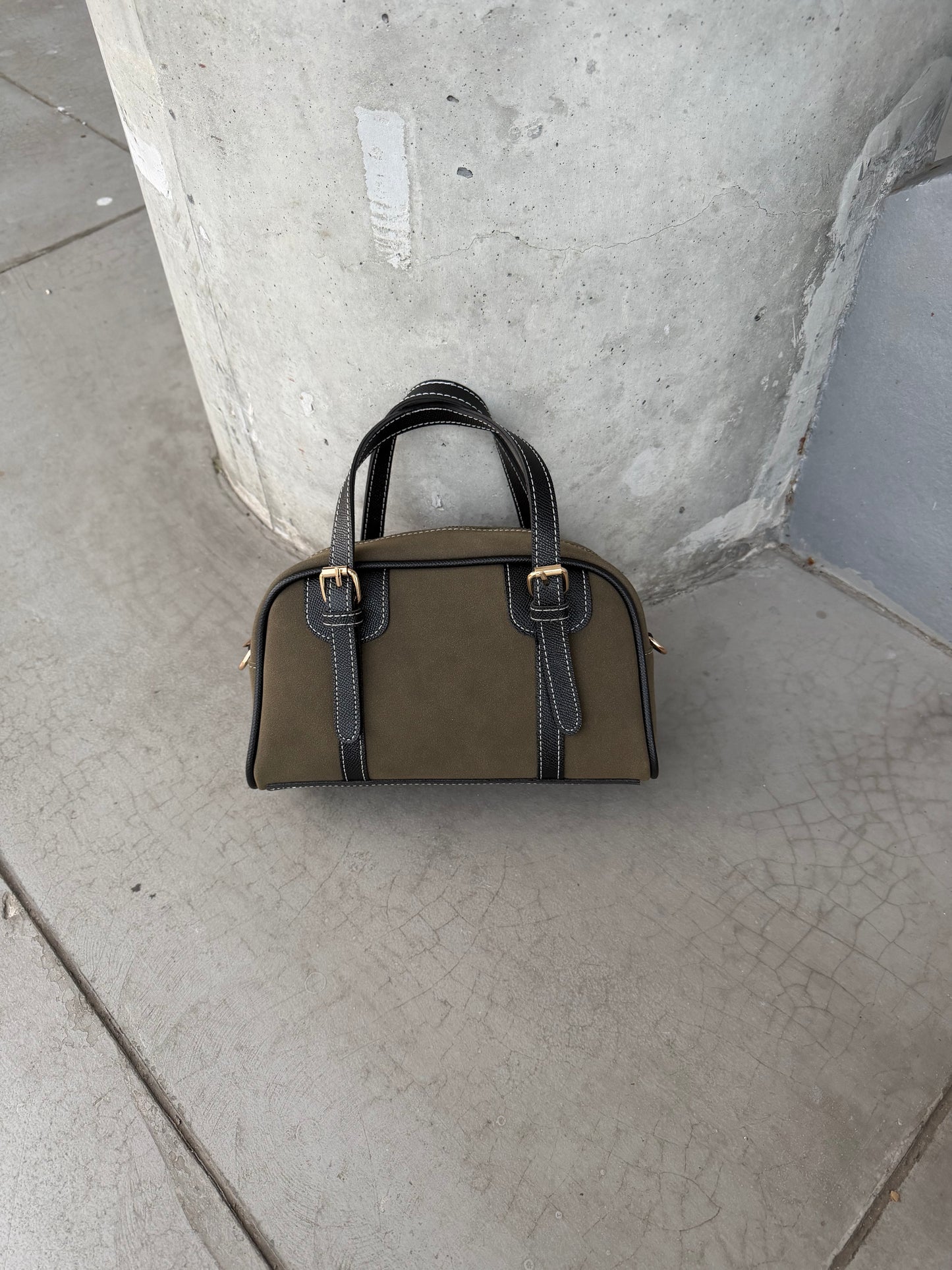 Süet Deri Kombinasyonlu Çift Kemer Detaylı Garne Kadın Çapraz Çanta Haki