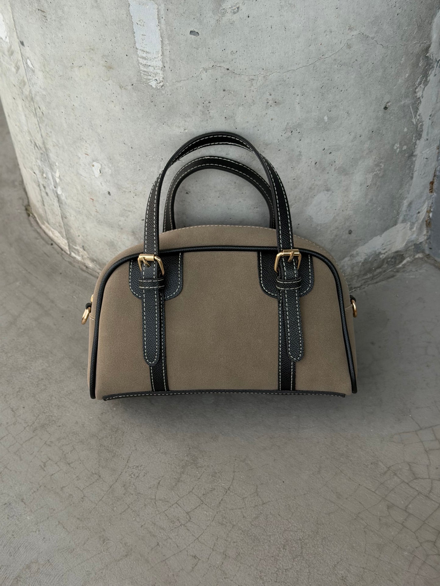 Süet Deri Kombinasyonlu Çift Kemer Detaylı Garne Kadın Çapraz Çanta Vizon