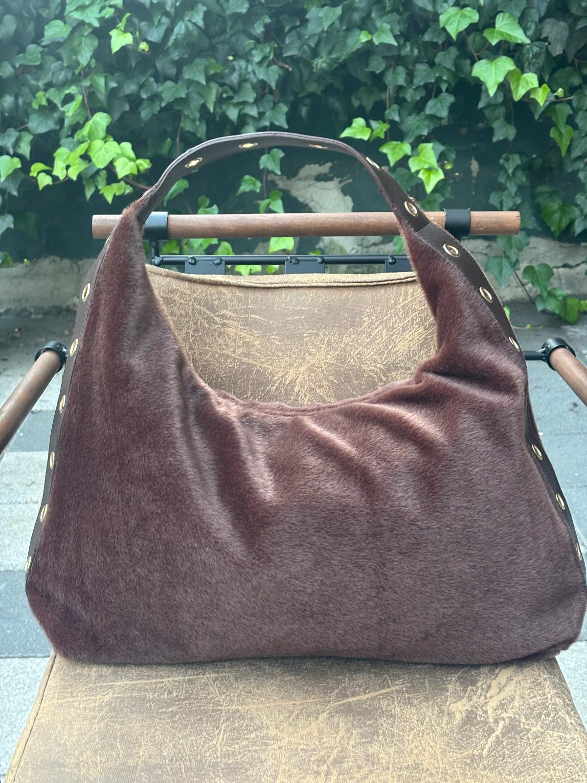 Peluş Dokulu Deri Detaylı Viona Kol Çanta Kahverengi